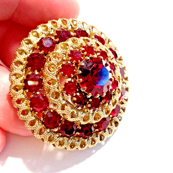 Vintage Mid Century Brooch Gold Red Glass Rhinestones Stacked Dimensional Round - Picture 2 of 9